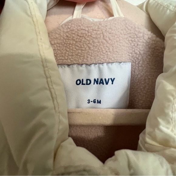 3-6 and one 6-9 month bundle. All EUC. Two old navy pieces and two cat and Jack. - Picture 8 of 11